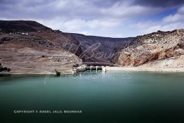 Image du Maroc Professionnelle de  Le Barrage Allal Al Fassi est situé dans la Province de Sefrou sur Oued Sebou avec un volume de stockage de 63.7 Mm3, il contrôle un bassin versant de 5.400 km2. Ce Barrage a été mis en service en 1990. But de l'ouvrage  production d'électricité, irrigation et protection contre les crues, Jeudi 8 septembre 2005. (Photo / Abdeljalil Bounhar) 